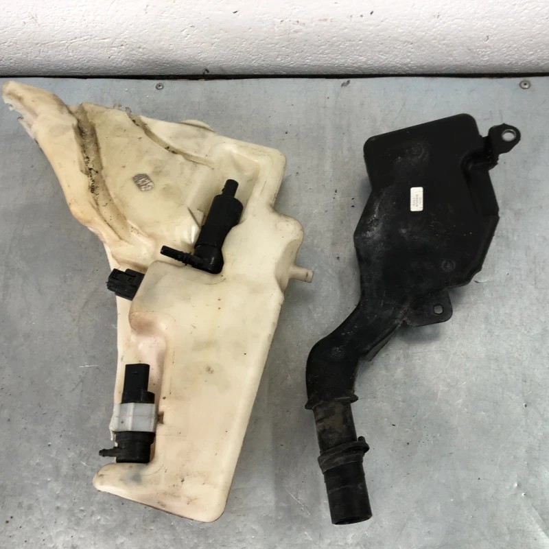 Vas lichid parbriz strop gel / Audi A4 B8 2013 / Caroserie, oglinzi si faruri