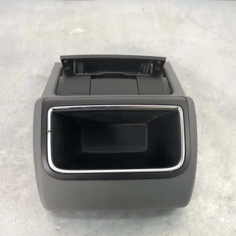 Ornament cotiera spate / Audi A4 B8 2013 / Interior