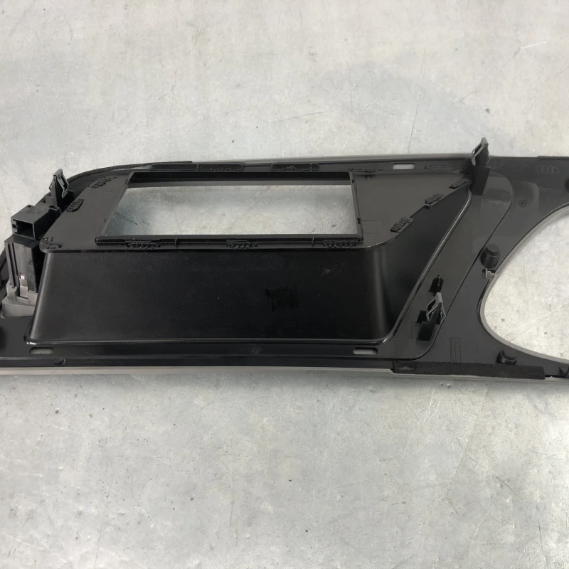 Ornament display navigatie / Audi A4 B8 2010 / Interior