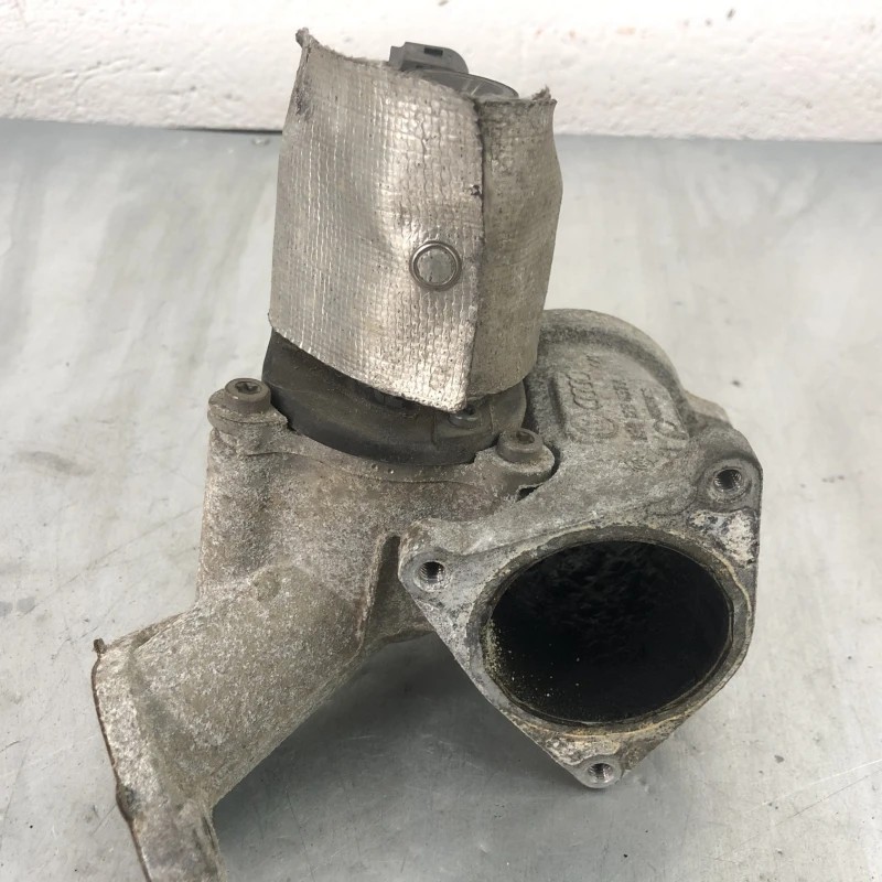 Supapa EGR / Volkswagen Caddy 2K 2008 / Motor, racire si evacuare