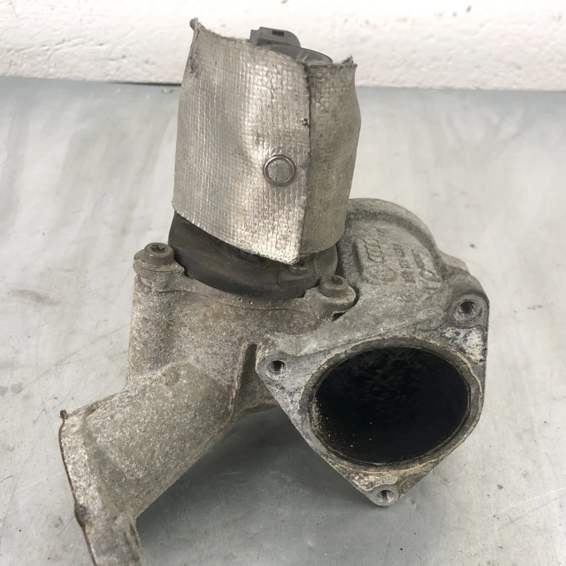 Supapa EGR / Volkswagen Caddy 2K 2008 / Motor, racire si evacuare