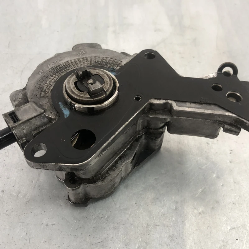 pompa vacuum / Volkswagen Caddy 2K 2008 / Motor, racire si evacuare