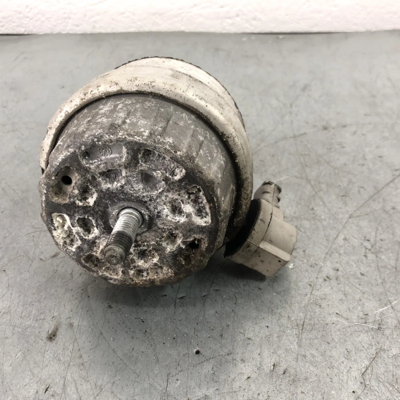 Tampon motor stanga Audi 