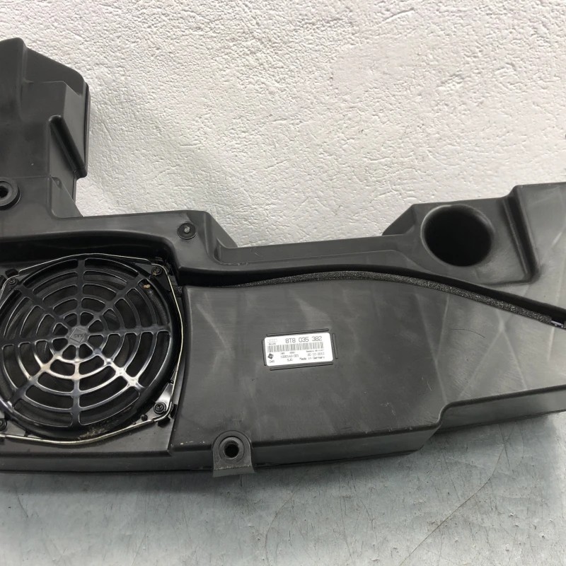 Subwoofer Audi A4 B8 2010