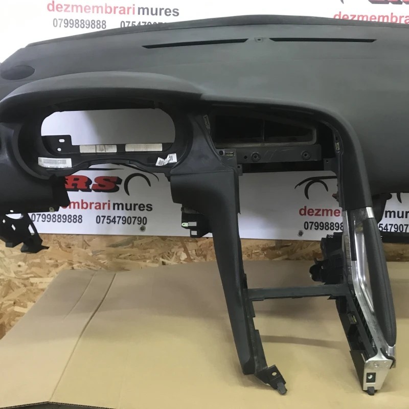 Plansa bord / Peugeot 3008 3008 2010 / Interior