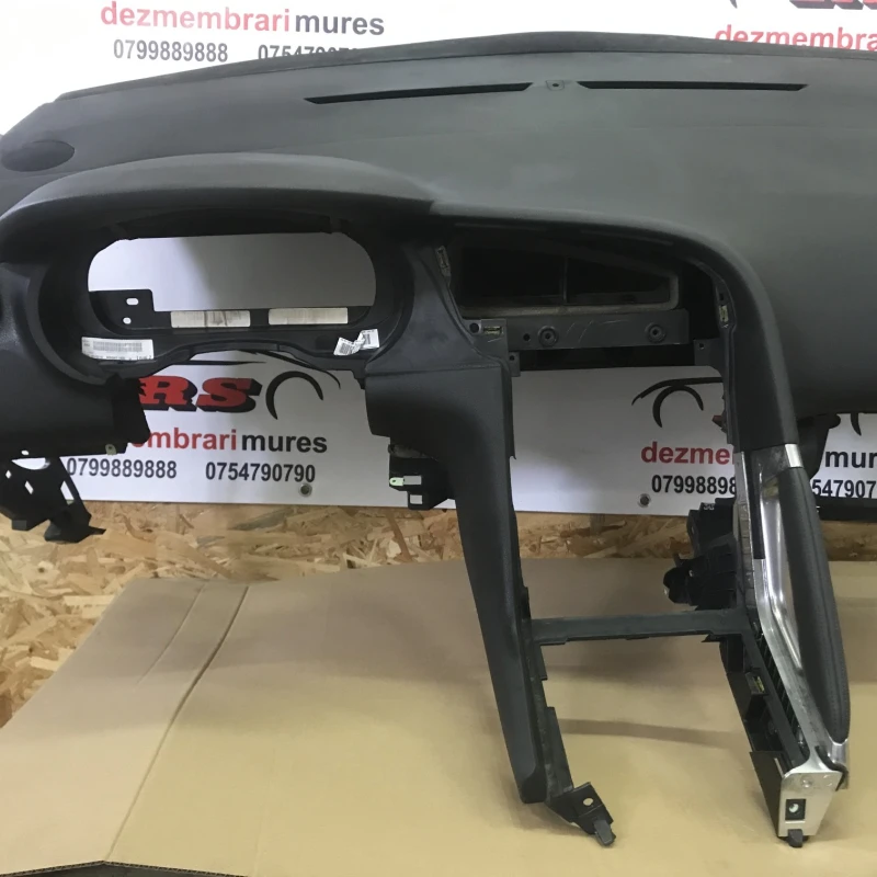 Plansa bord / Peugeot 3008 3008 2010 / Interior