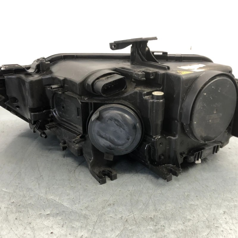 Far dreapta xenon / Audi A4 B8 2013 / Caroserie, oglinzi si faruri
