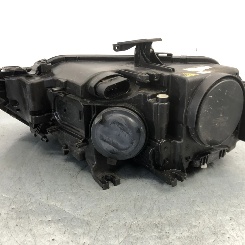 Far dreapta xenon / Audi A4 B8 2013 / Caroserie, oglinzi si faruri