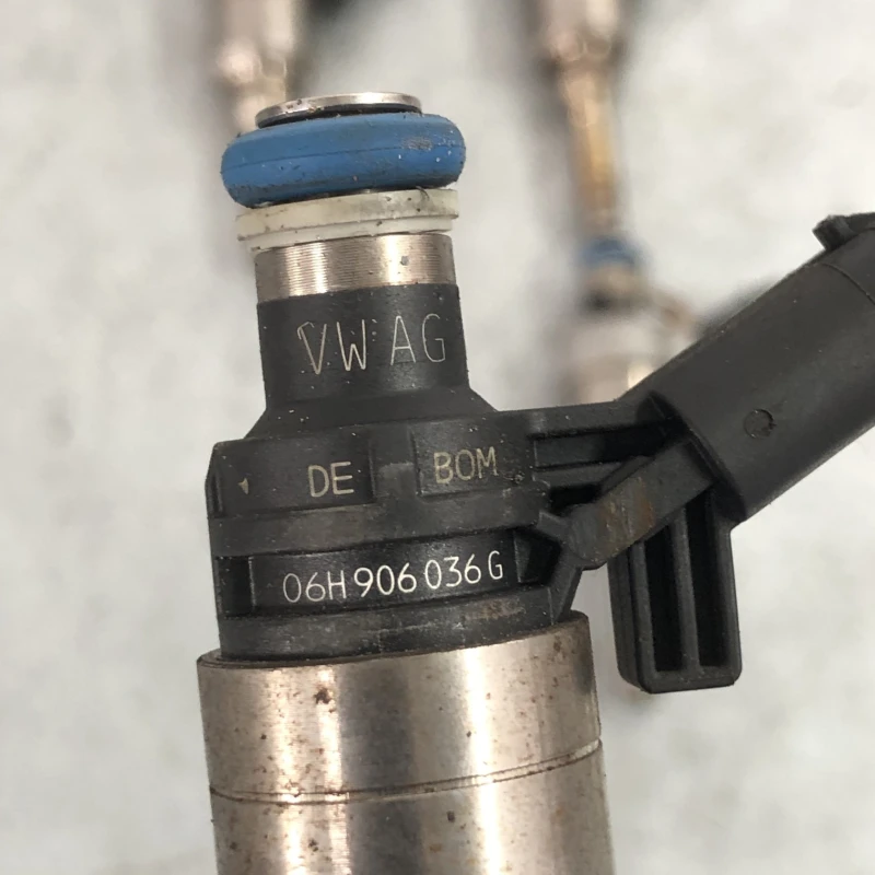 Injector / Volkswagen Tiguan 5N 2009 / Motor, racire si evacuare