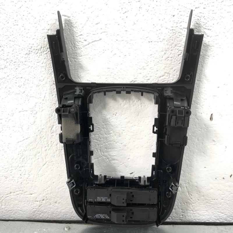 Consola centrala / Audi A4 B8 2013 / Interior