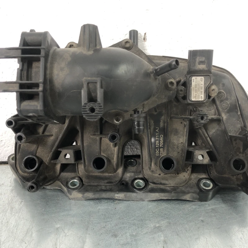 Galerie de admisie / Volkswagen Passat B6 2010 / Motor, racire si evacuare