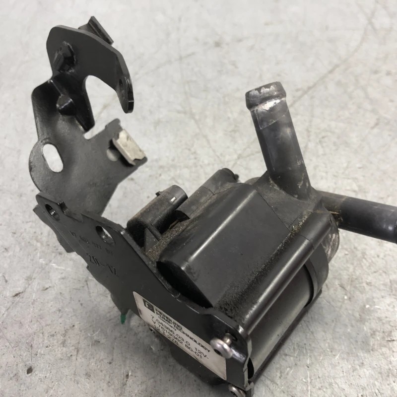 Pompa auxiliara recirculare apa / Peugeot 3008 3008 2010 / Motor, racire si evacuare