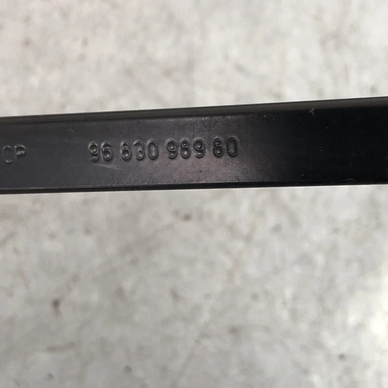 Brate stergatoare fata / Peugeot 3008 3008 2010 / Caroserie, oglinzi si faruri