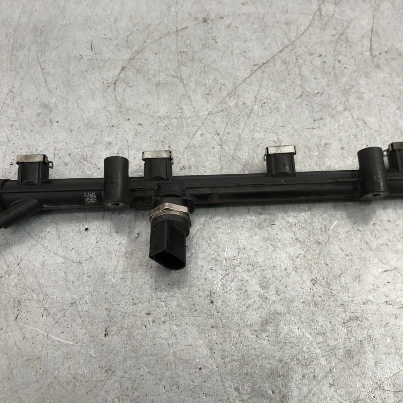 Rampa injectoare cu senzor / Audi A4 B8 2013 / Motor, racire si evacuare