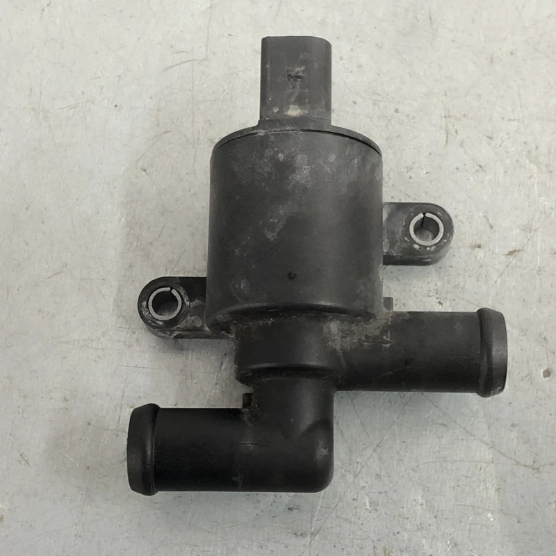 Pompa auxiliara recirculare apa / Audi A4 B8 2013 / Motor, racire si evacuare