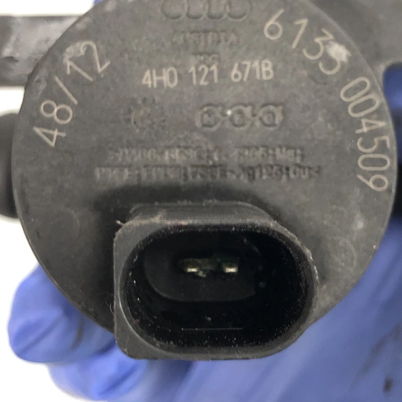 Pompa auxiliara recirculare apa / Audi A4 B8 2013 / Motor, racire si evacuare