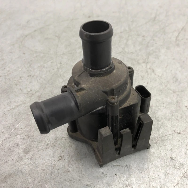 Pompa auxiliara recirculare apa / Audi A4 B8 2013 / Motor, racire si evacuare