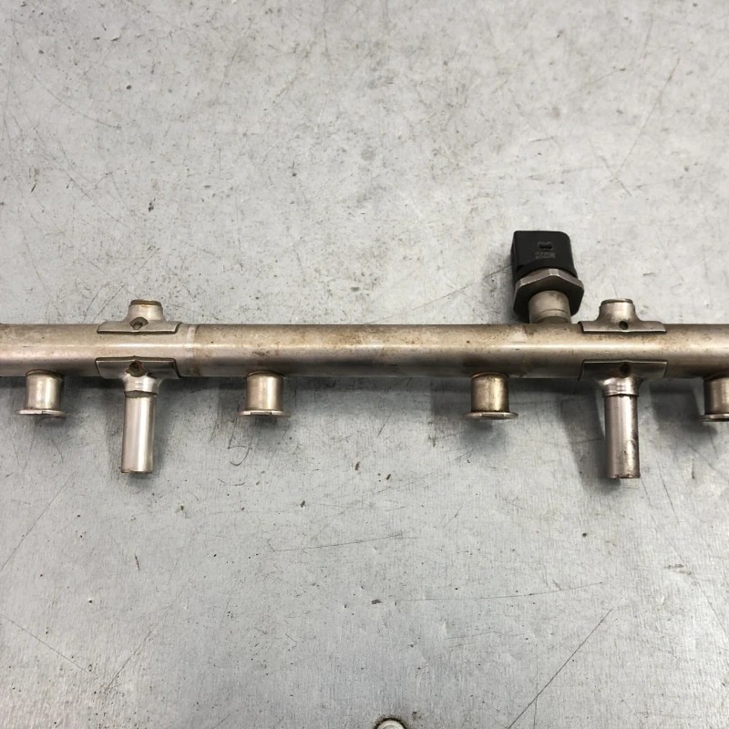 Rampa injectoare cu senzor / Audi A4 B8 2013 / Motor, racire si evacuare