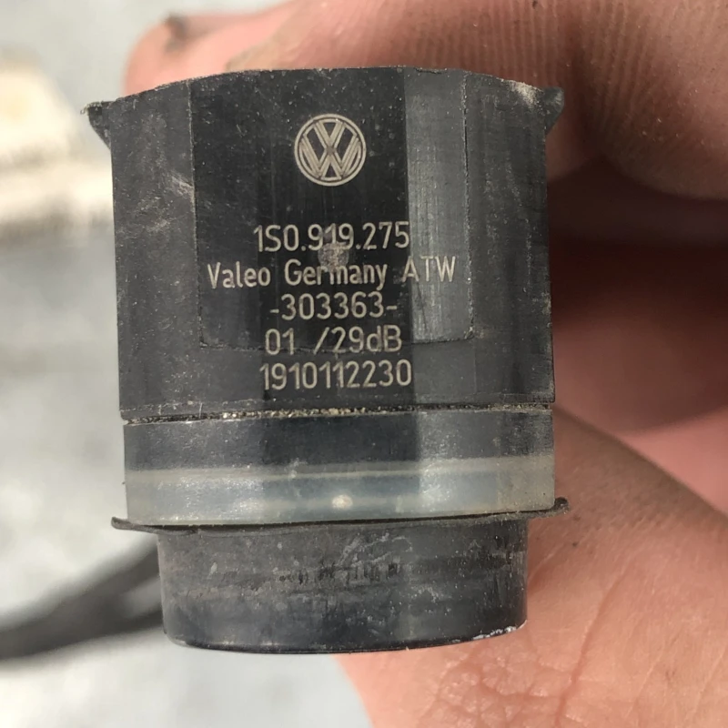 Instalatie cu senzori de parcare spate / Volkswagen Passat B7 2013 / Audio si electronice