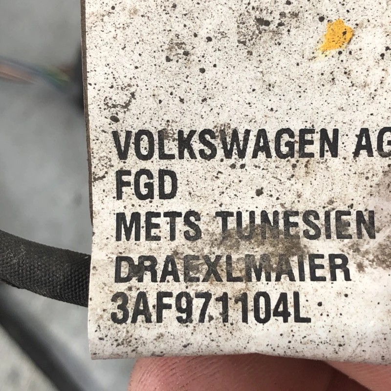 Instalatie cu senzori de parcare spate / Volkswagen Passat B7 2013 / Audio si electronice