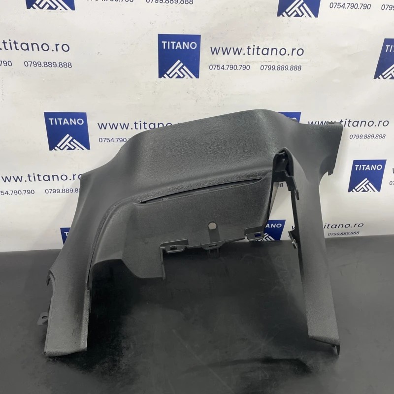 Plastic central / Opel Corsa F 2021 / Interior