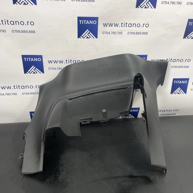 Plastic central / Opel Corsa F 2021 / Interior