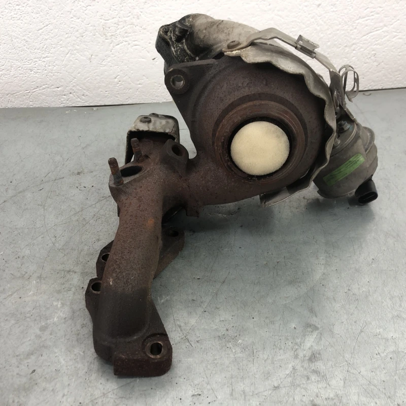 Turbosuflanta turbo turbina / Volkswagen Passat B7 2013 / Motor, racire si evacuare