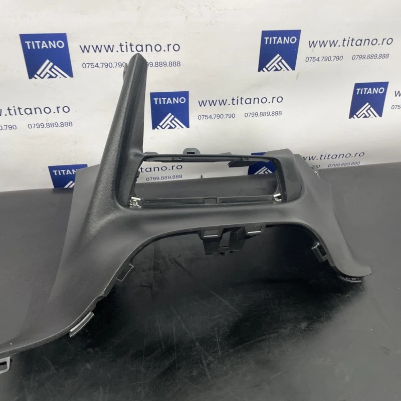 Plastic central / Opel Corsa F 2021 / Interior