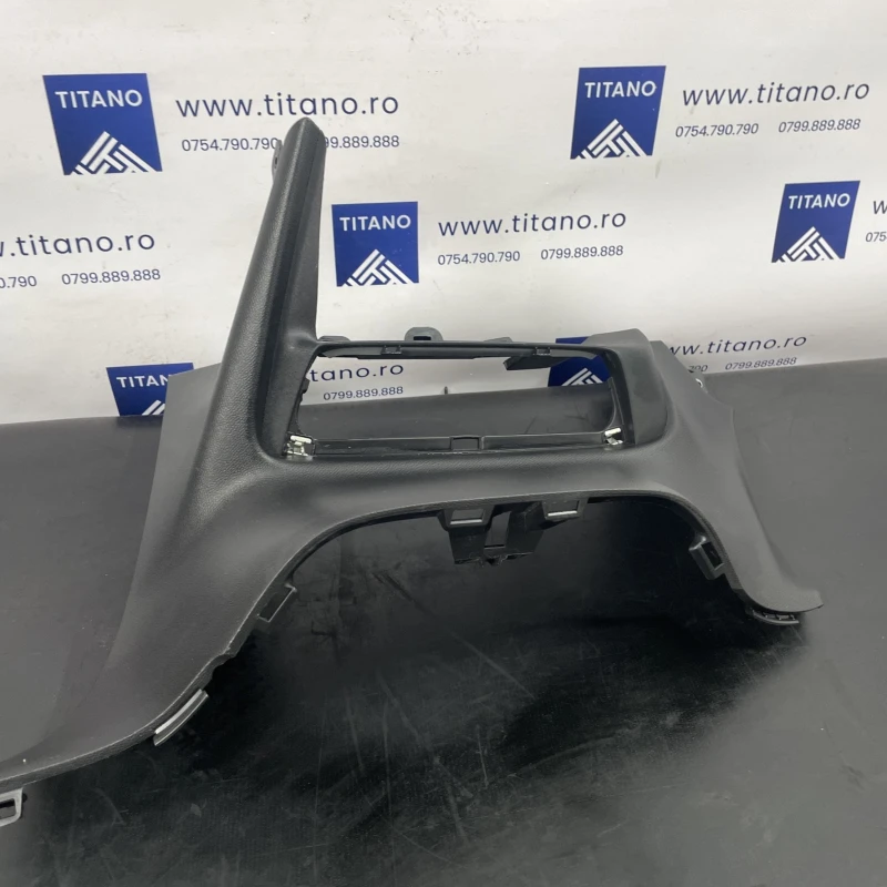 Plastic central / Opel Corsa F 2021 / Interior
