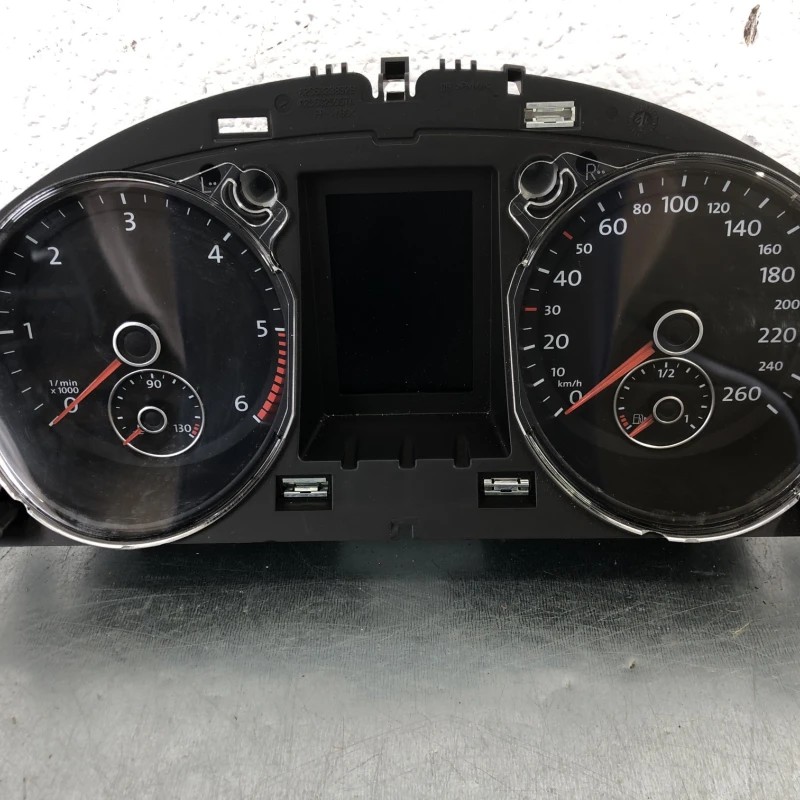 Ceas bord / Volkswagen Passat B7 2013 / Audio si electronice