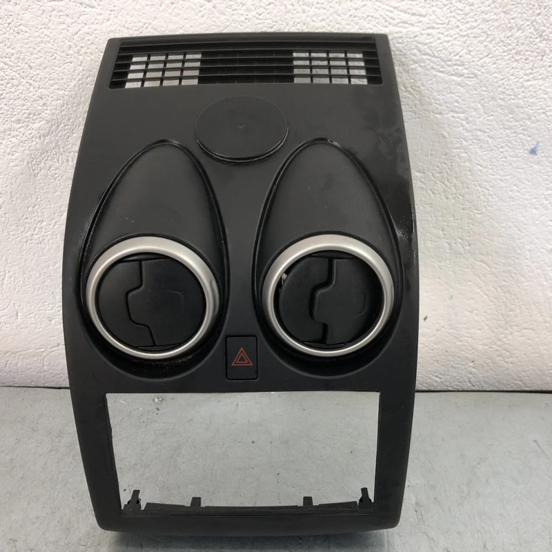 Grila aer bord Nissan 