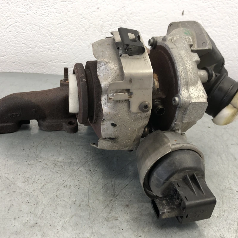 Turbosuflanta turbo turbina / Volkswagen Passat B7 2013 / Motor, racire si evacuare