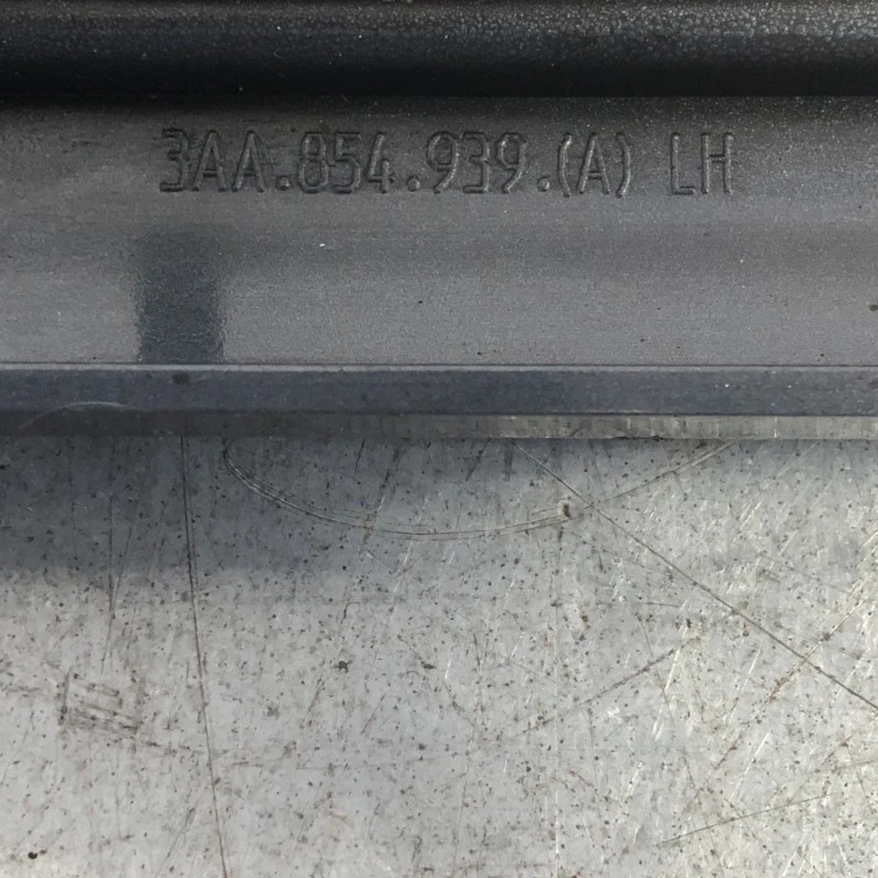 Bandou usa stanga fata / Volkswagen Passat B7 2013 / Caroserie, oglinzi si faruri