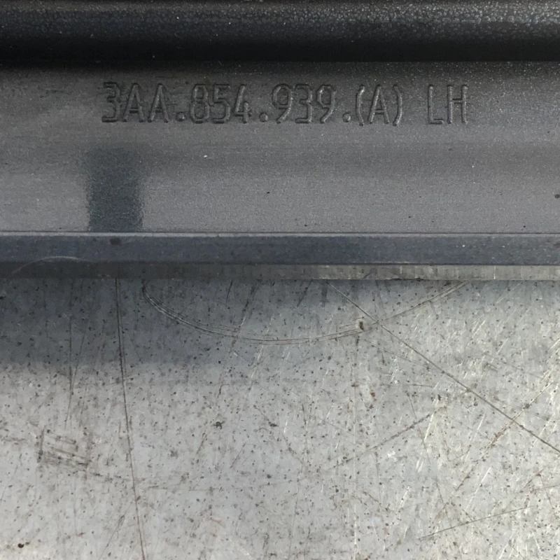 Bandou usa stanga fata / Volkswagen Passat B7 2013 / Caroserie, oglinzi si faruri