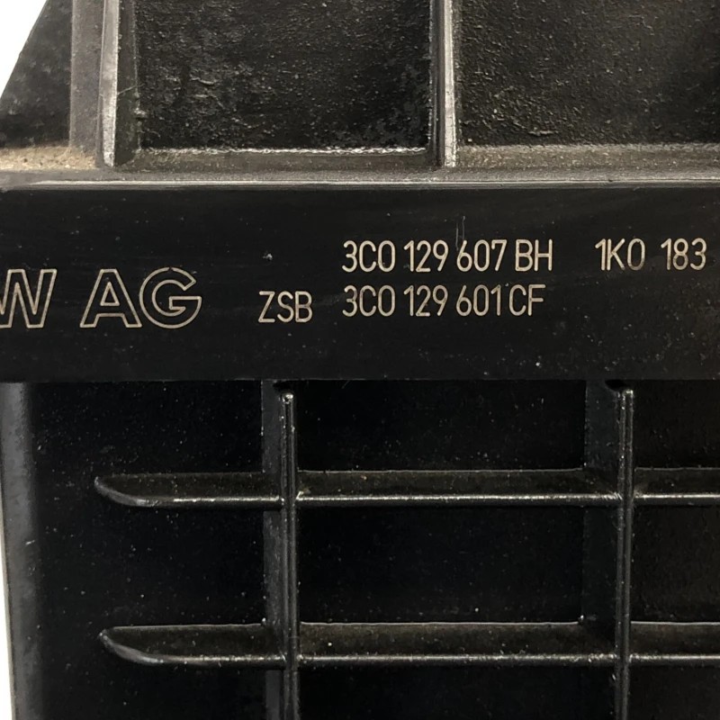 Carcasa filtru aer / Volkswagen Passat B7 2013 / Motor, racire si evacuare