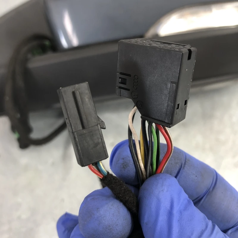 Oglinda stanga rabatabilă electric / Volkswagen Passat B7 2013 / Caroserie, oglinzi si faruri