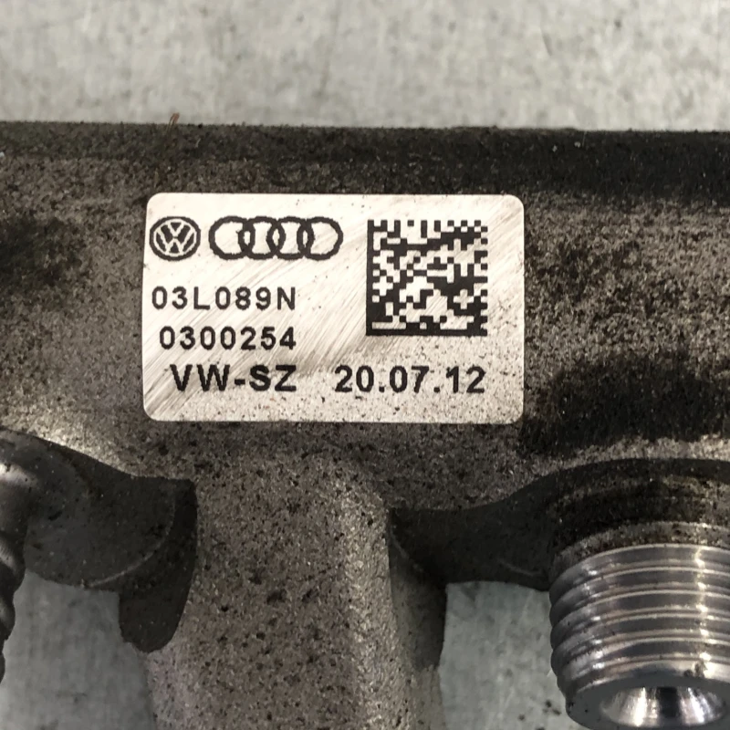Rampa injectoare cu senzor / Volkswagen Passat B7 2013 / Motor, racire si evacuare