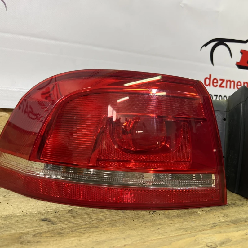 Stop stanga caroserie / Volkswagen Passat B7 2012 / Caroserie, oglinzi si faruri