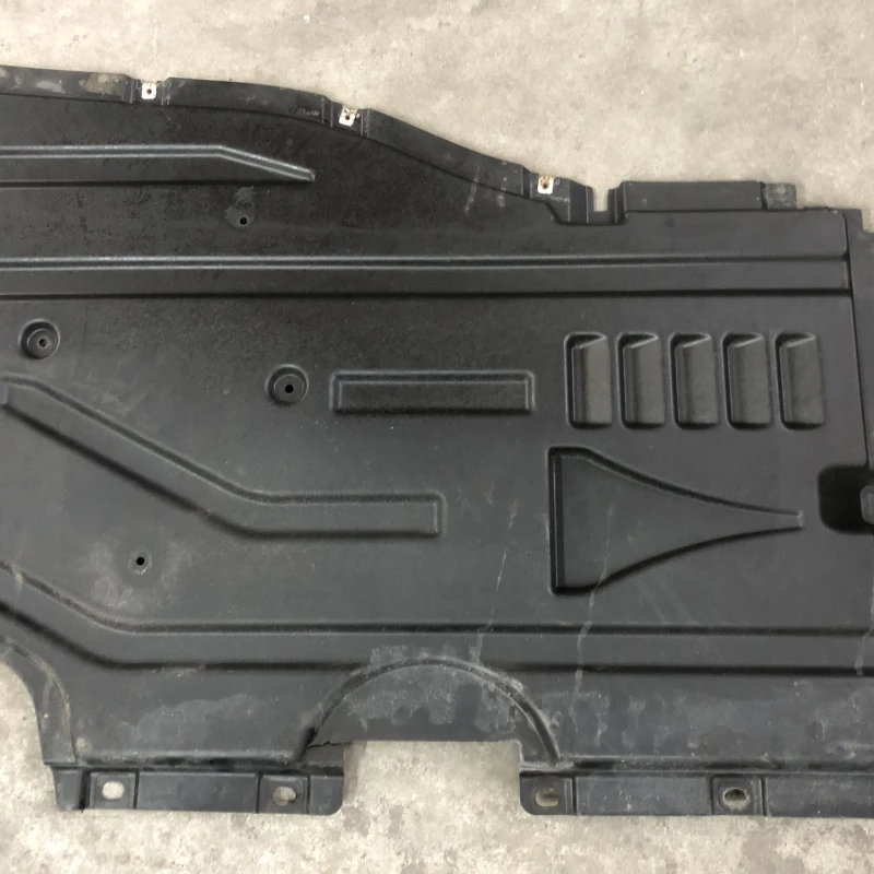Scut motor stanga / BMW X3 F25 2013 / Caroserie, oglinzi si faruri