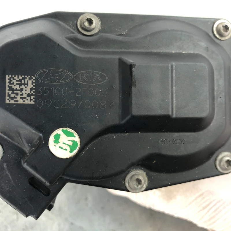 Clapeta de acceleratie / Kia Sorento Sorento 2011 / Motor, racire si evacuare
