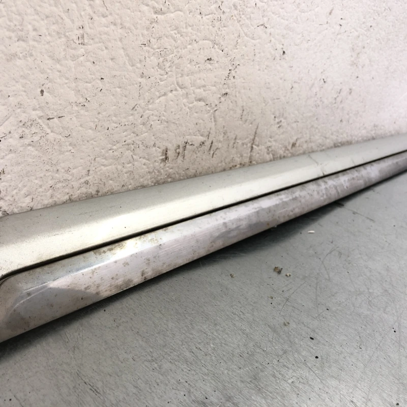 Bandou usa stanga spate / Volkswagen Passat B7 2012 / Caroserie, oglinzi si faruri