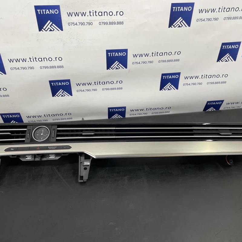 Ornament trim bord / Volkswagen Passat B8 2016 / Interior