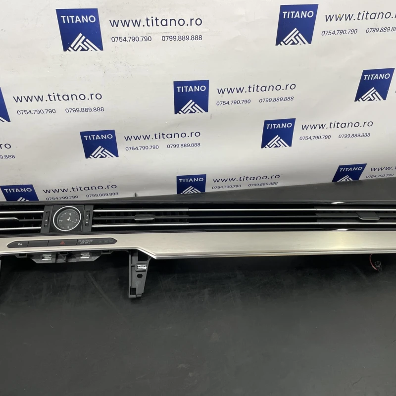 Ornament trim bord / Volkswagen Passat B8 2016 / Interior