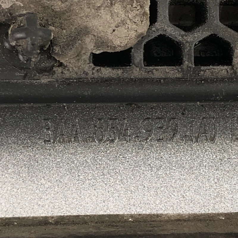Bandou usa stanga fata / Volkswagen Passat B7 2012 / Caroserie, oglinzi si faruri