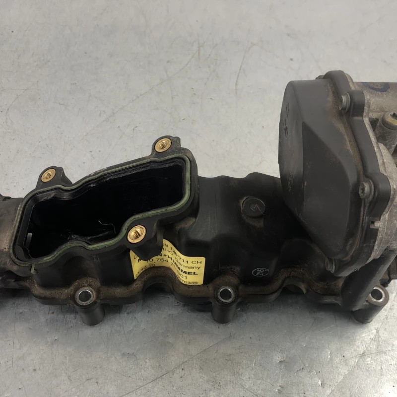 Galerie de admisie cu clapeta stanga Audi A4 B8 2010