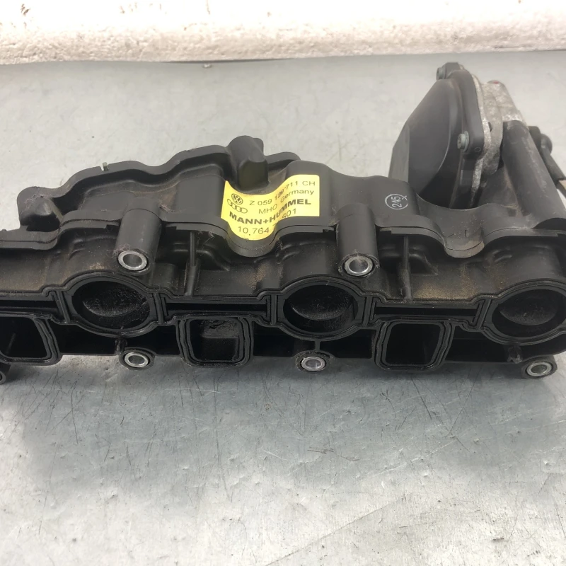 Galerie de admisie cu clapeta stanga / Audi A4 B8 2010 / Motor, racire si evacuare