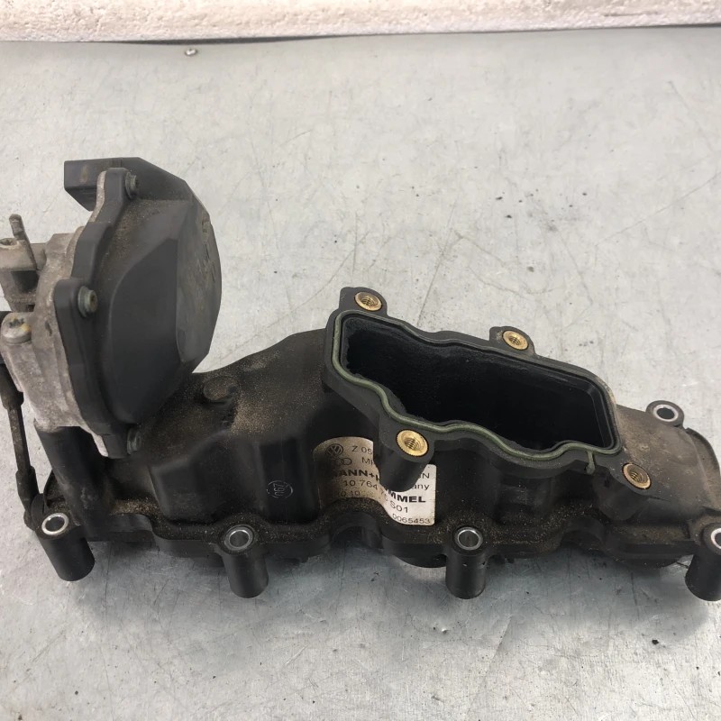 Galerie de admisie cu clapeta dreapta Audi A4 B8 2010
