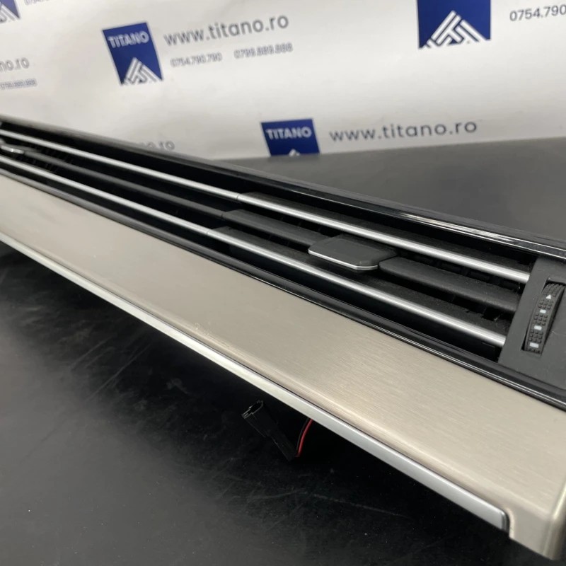 Ornament trim bord / Volkswagen Passat B8 2016 / Interior