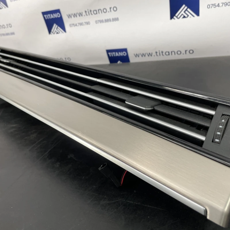 Ornament trim bord / Volkswagen Passat B8 2016 / Interior