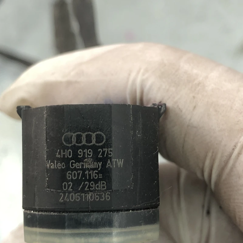 Instalatie cu senzor de parcare spate / Volkswagen Passat B7 2012 / Audio si electronice